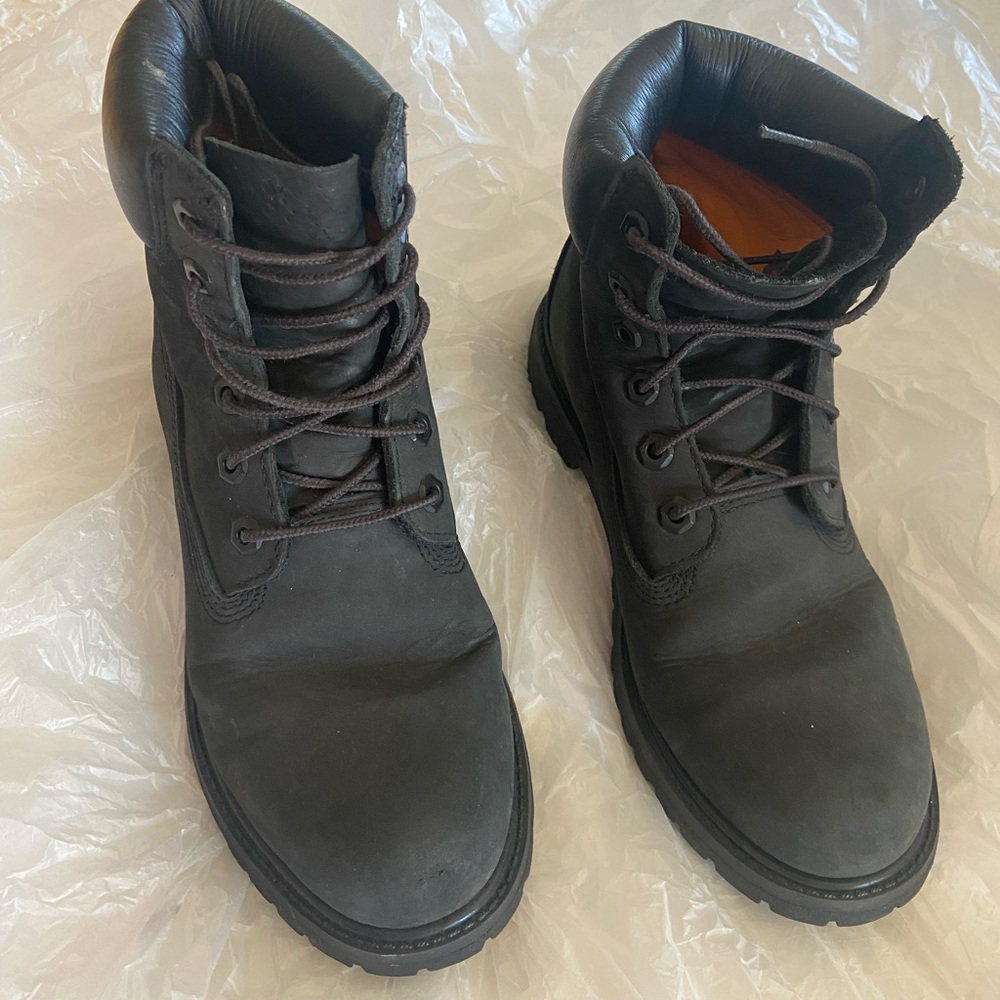 Women’s Timberlands size 8